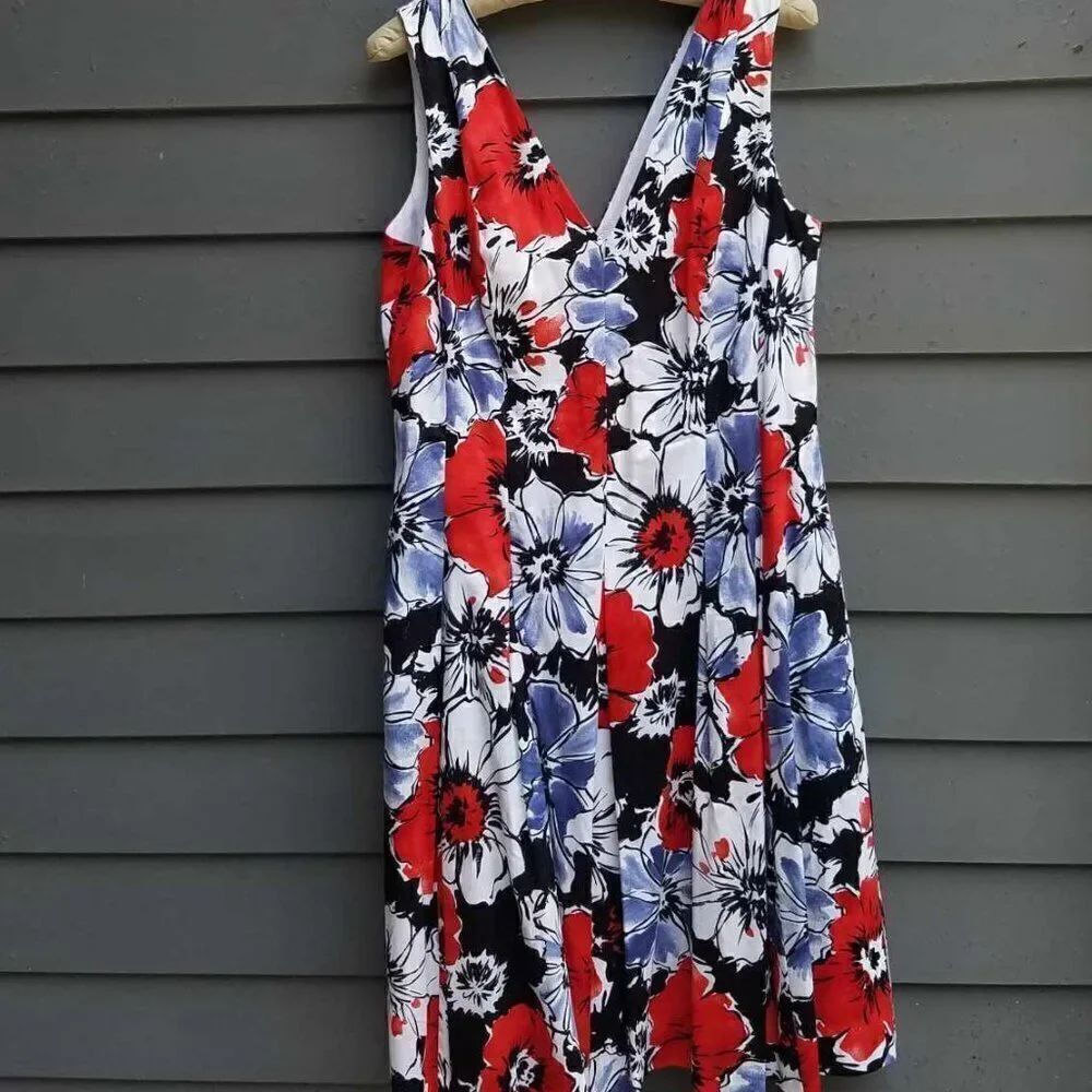 Anne Klein Black White Gray Red Floral Fit & Flare V Neck Dress see measurements